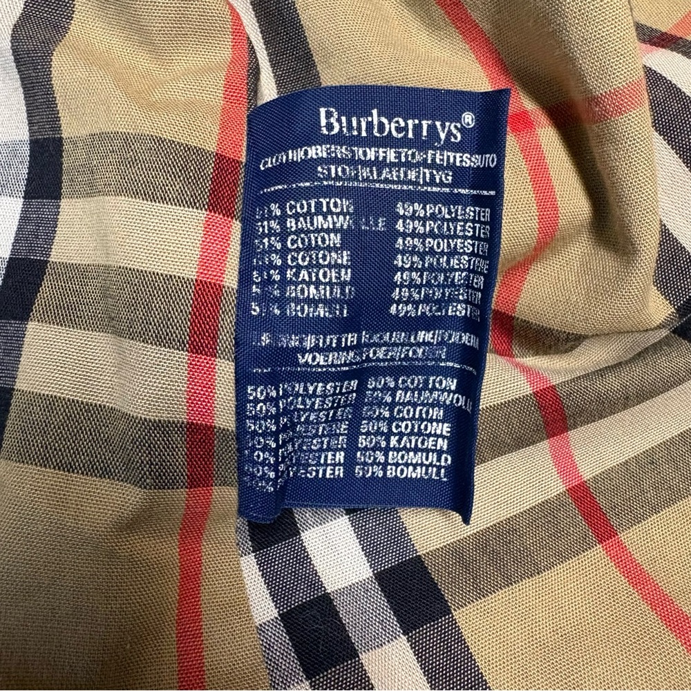 Burberry trench coat. - Picture 13 of 16